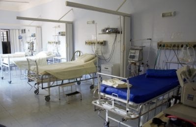 ziekenhuizen staan op barsten